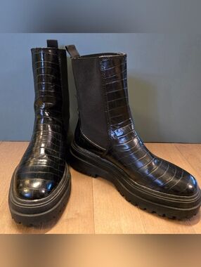 Zara Black Croc Embossed Chunky Lug Sole Chelsea Boots EU 40 US 9